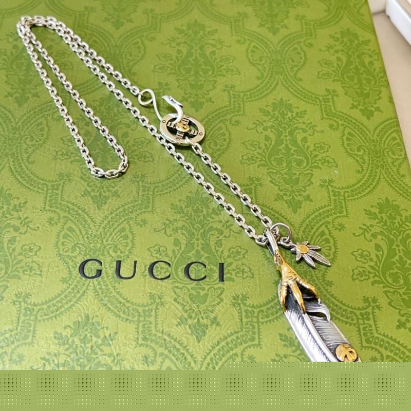 G*u*i necklaces